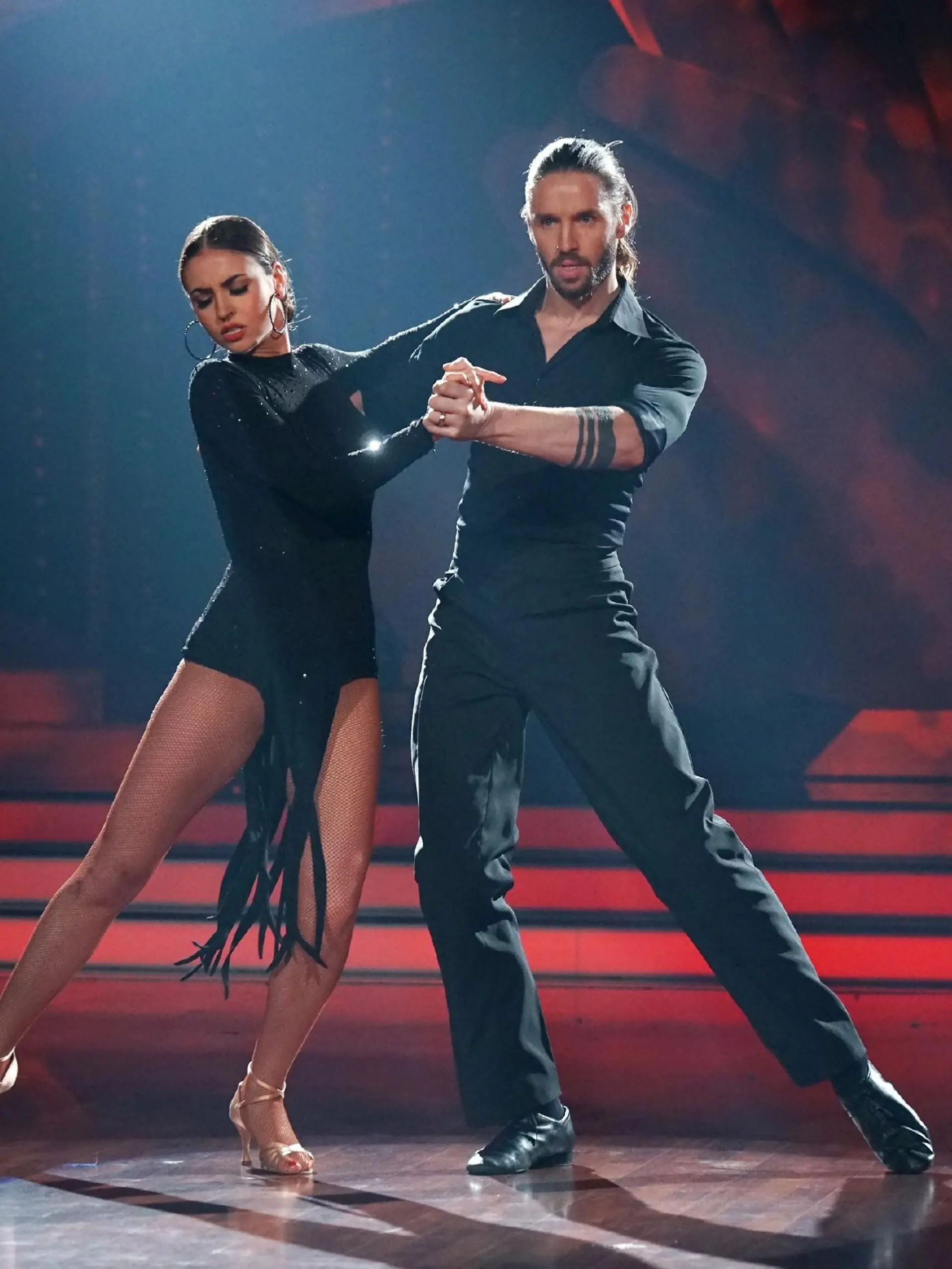 Gil Ofarim und Ekaterina Leonova

Verwendung der Bilder für Online-Medien ausschließlich mit folgender Verlinkung:'Alle Infos zu 'Let's Dance' im Special bei RTL.de: http://www.rtl.de/cms/sendungen/lets-dance.html