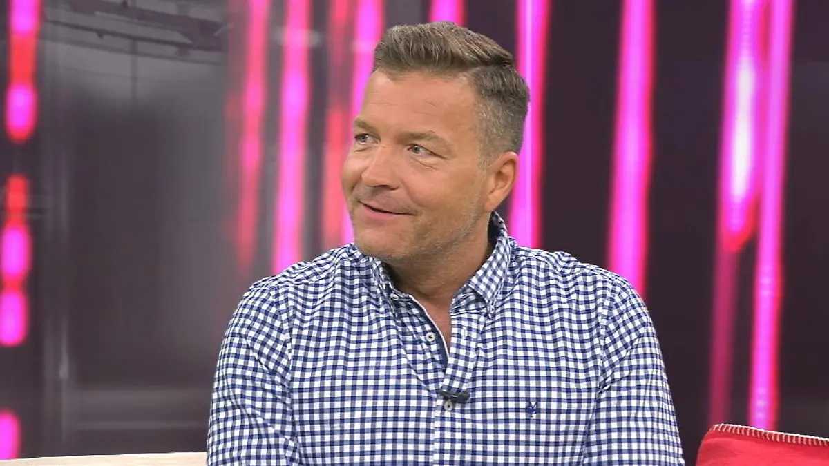 Patrick Linke ist der Mann mit der sexy Stimme bei "Let's Dance" Aus dem Off ins On