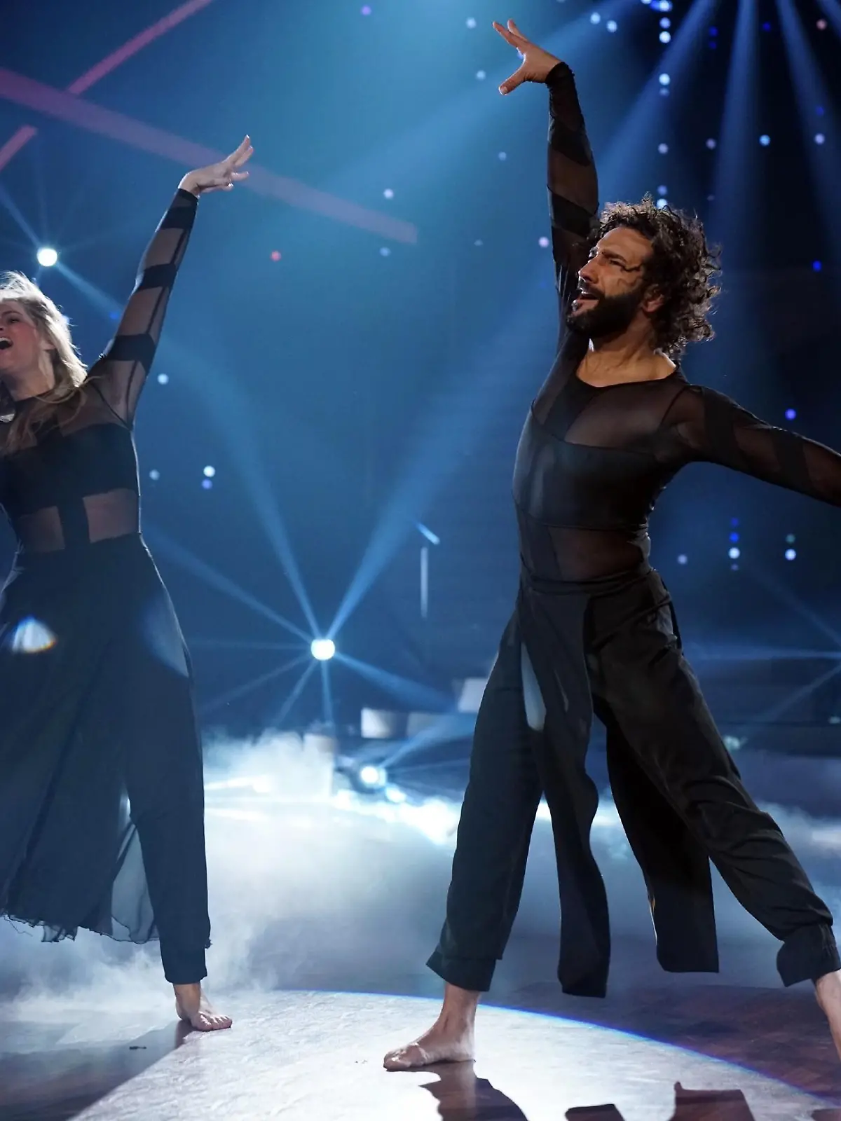 Angelina Kirsch und Massimo Sinató      Verwendung der Bilder für Online-Medien ausschließlich mit folgender Verlinkung:"Alle Infos zu "Let´s Dance" im Special bei RTL.de: http://www.rtl.de/cms/sendungen/lets-dance.html