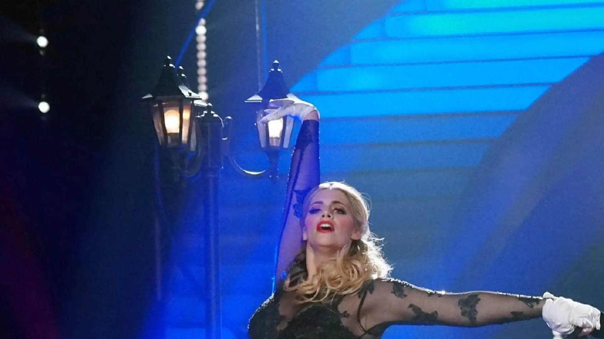 Angelina Kirsch und Massimo Sinató
Verwendung der Bilder für Online-Medien ausschließlich mit folgender Verlinkung:'Alle Infos zu 'Let's Dance' im Special bei RTL.de: http://www.rtl.de/cms/sendungen/lets-dance.html