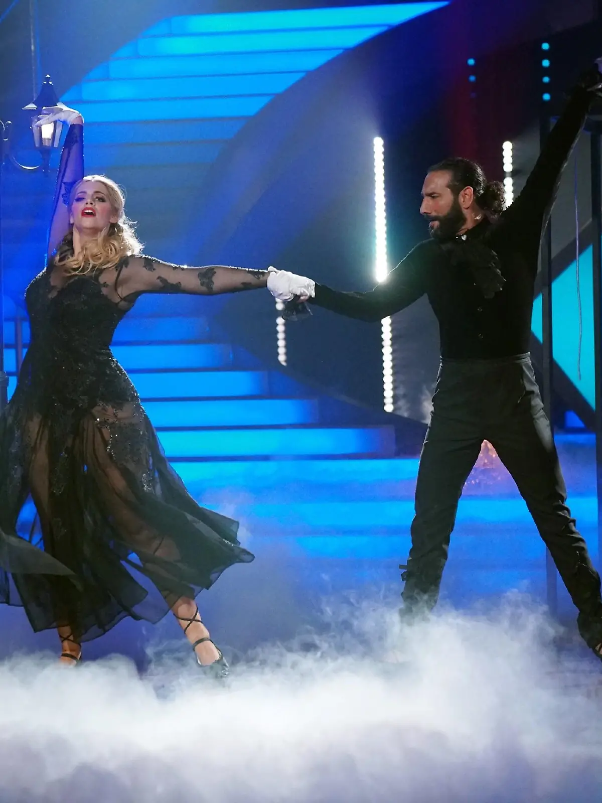 Angelina Kirsch und Massimo Sinató


Verwendung der Bilder für Online-Medien ausschließlich mit folgender Verlinkung:'Alle Infos zu 'Let's Dance' im Special bei RTL.de: http://www.rtl.de/cms/sendungen/lets-dance.html