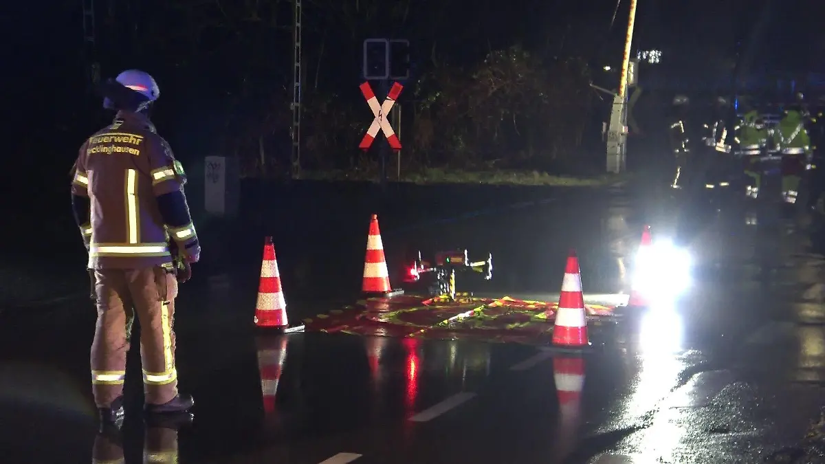 Einsatzkräfte sind mit einem Großaufgebot vor Ort.