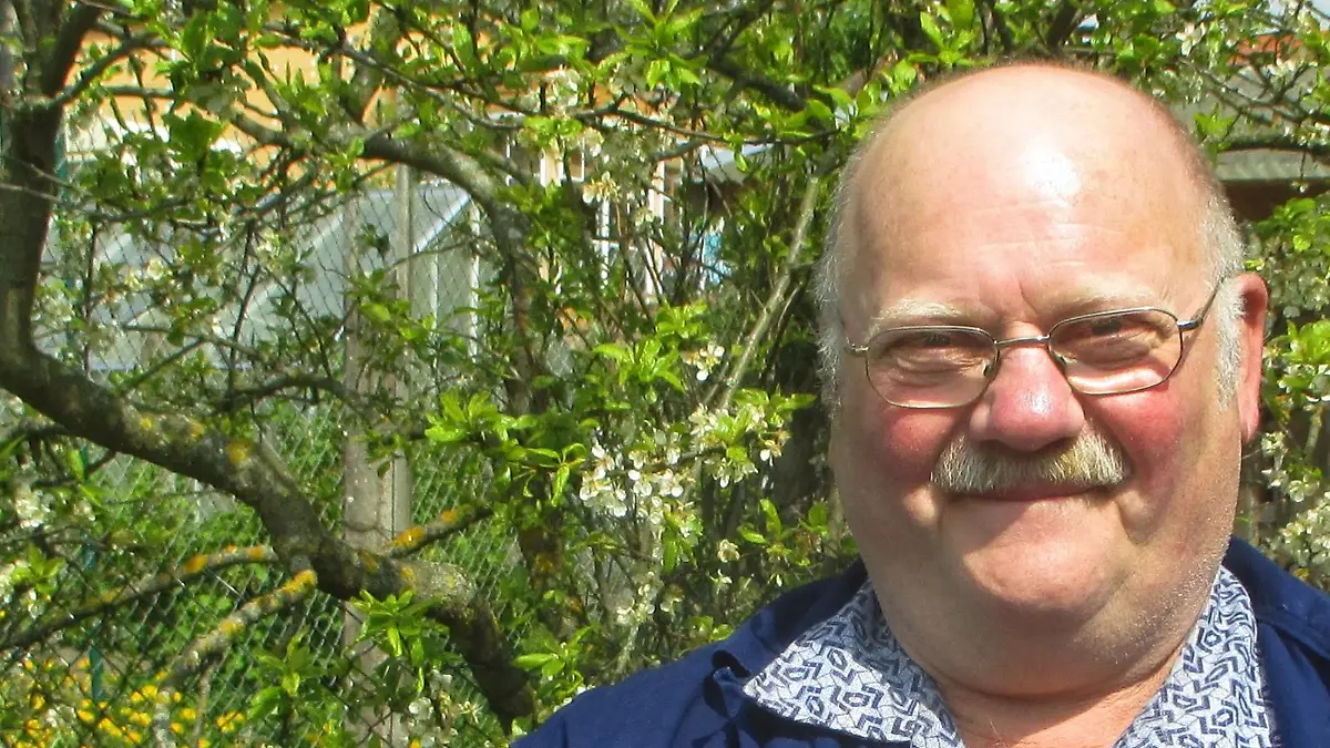 +++++++++++++++++++++++++++++++++ACHTUNG SPERRFRIST!!KEINE VERÖFFENTLICHUNG VOR DEM 05.06.2017, 20:15 UHR !!+++++++++++++++++++++++++++++++++Der liebevolle Thüringer Günter (66) aus dem Thüringer Wald kümmert sich als Hobbybauer um 6ha Grün- und Ackerland, 3ha Forst und zehn Hühner.