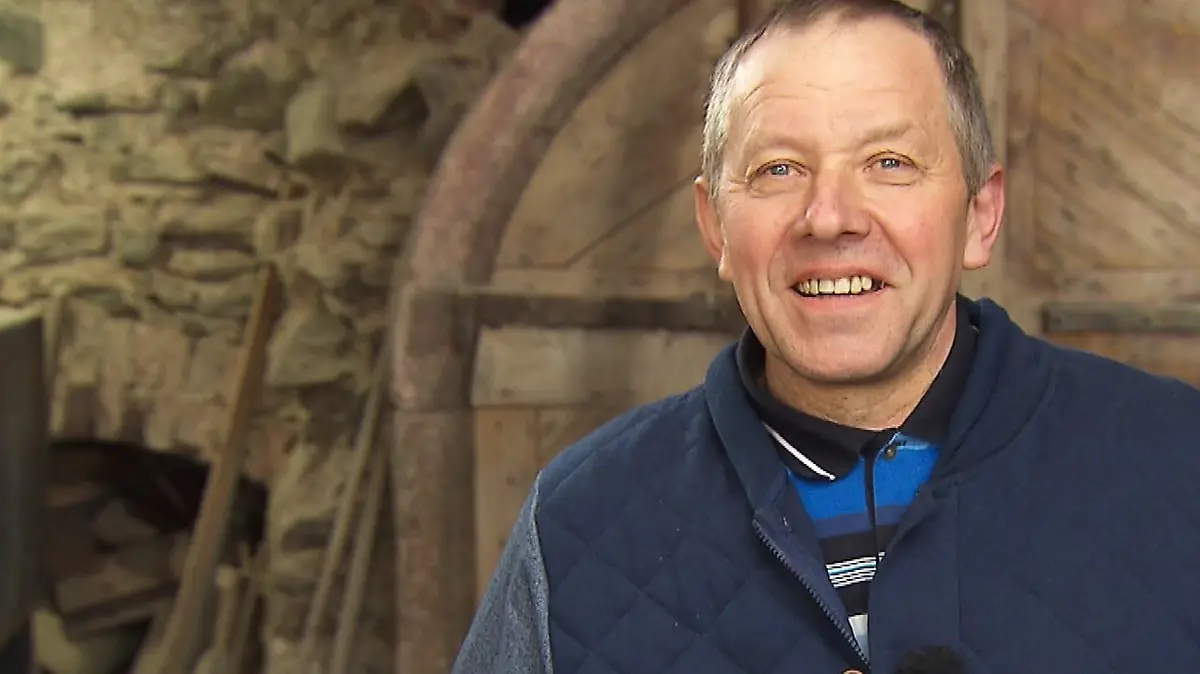 +++++++++++++++++++++++++++++++++ACHTUNG SPERRFRIST!!KEINE VERÖFFENTLICHUNG VOR DEM 05.06.2017, 20:15 UHR !!+++++++++++++++++++++++++++++++++Der herzliche Hesse Klaus (56) aus dem Rheingau hat ein Milchviebetrieb mit 50ha Grün- und Ackerland, Maisanbau, 60 Bullen, 20 Rindern, 35 Kälbern, fünf Kühen, zehn Hühnern und div. Katzen.