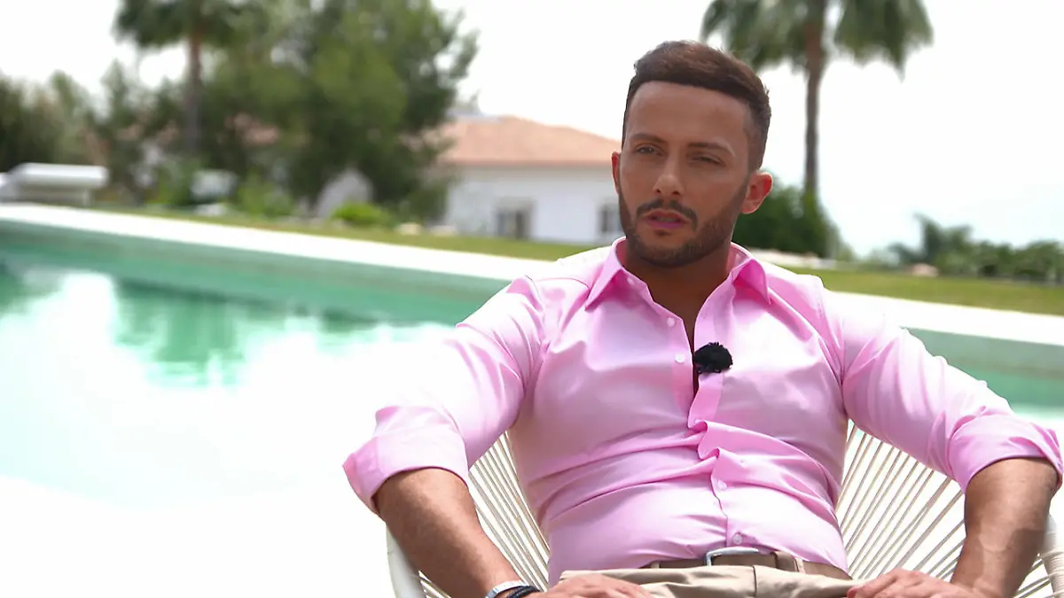 bachelorette domenico poser.jpg