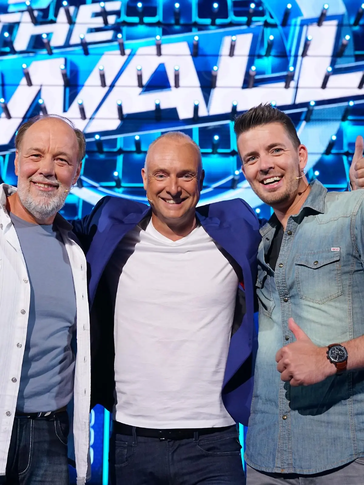 v.l.: Magnus (64) aus Wittingen, Moderator Frank Buschmann und Maguns' Sohn Dirk (36) aus Nieder-Olm