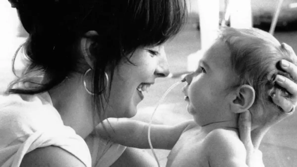 Nena und Sohn 16x9.jpg
