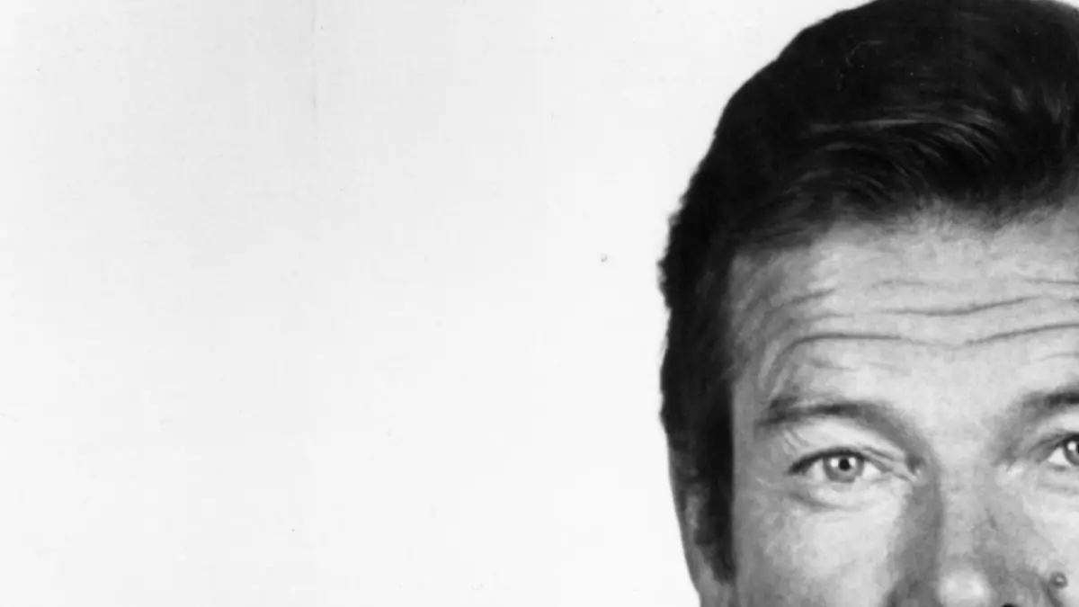 Roger Moore als James Bond