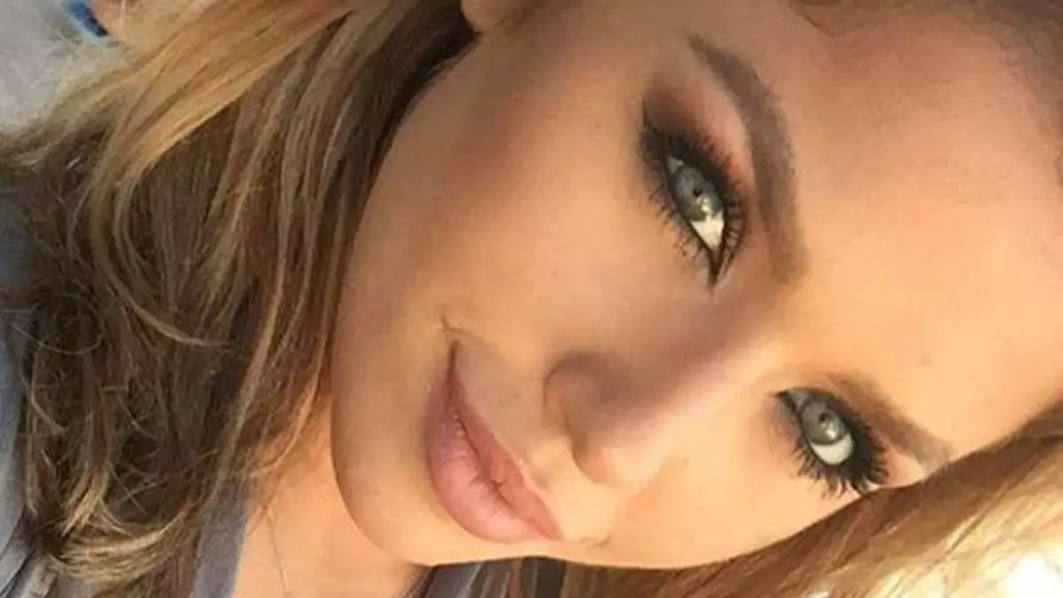 Kim Gloss stark geschminkt