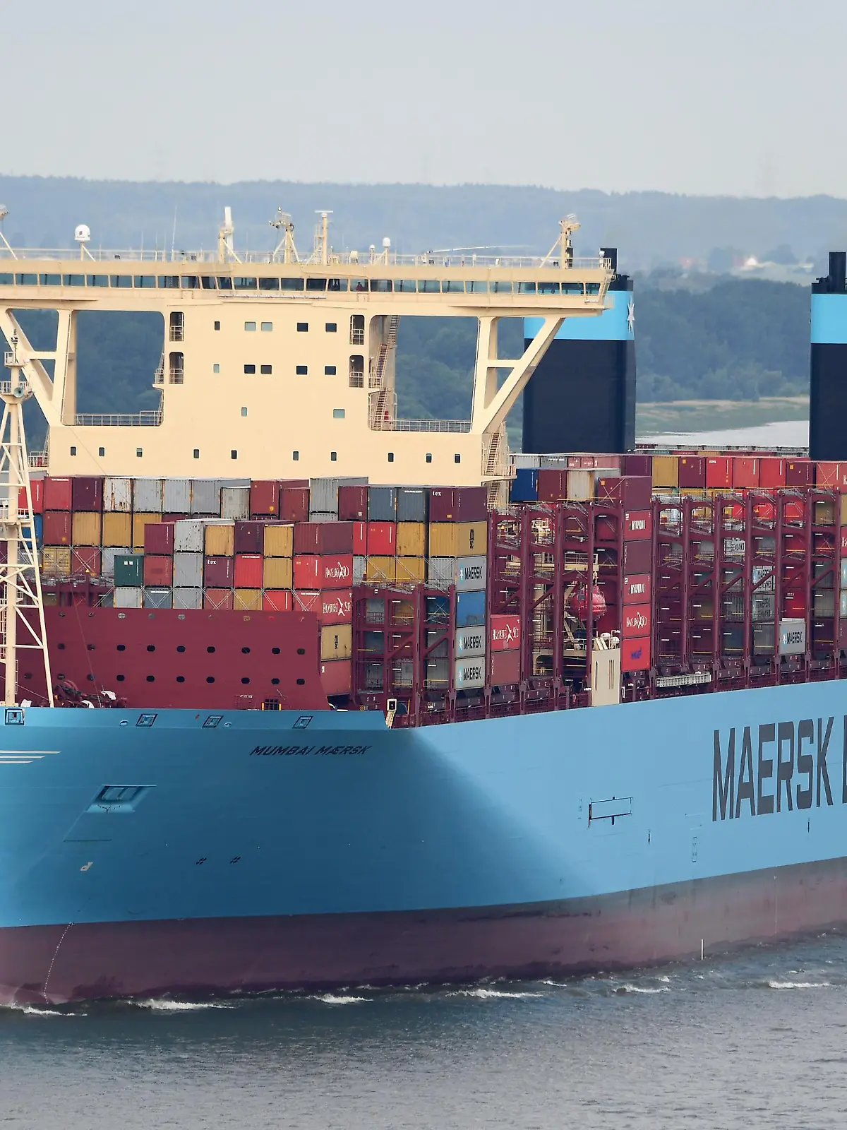 Das Containerschiff «Mumbai Maersk». Das 400 Meter lange Containerschiff ist in der Nacht zum Donnerstag etwa sechs Kilometer nördlich vor der Insel Wangerooge auf Grund gelaufen.
