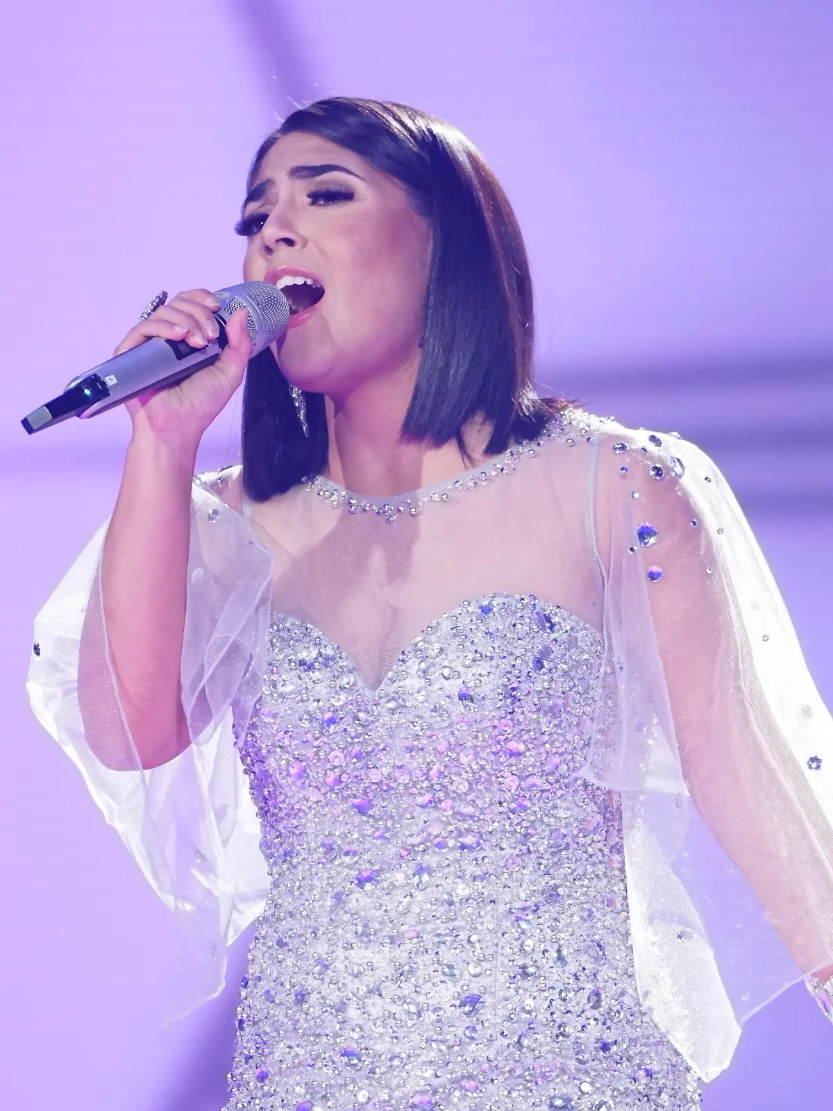 Duygu Goenel singt "One Moment In Time" in der vierten Liveshow.