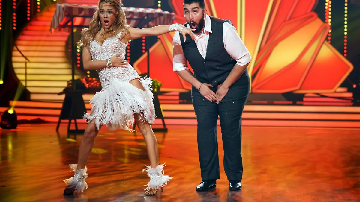 Faisal Kawusi und Oana Nechiti.   
 Verwendung der Bilder für Online-Medien ausschließlich mit folgender Verlinkung:"Alle Infos zu "Let´s Dance" im Special bei RTL.de: http://www.rtl.de/cms/sendungen/lets-dance.html