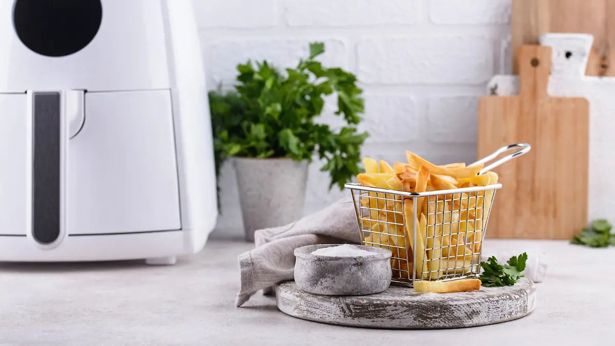 French fries cooked in air fryer. Healthy fat less food