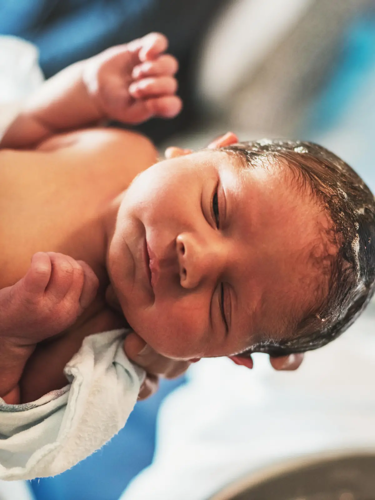 Baby kommt auf die Welt