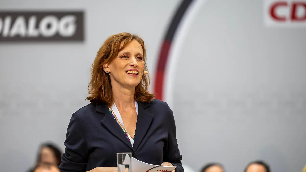 News Bilder des Tages Karin Prien, Ministerin für Allgemeine und Berufliche Bildung, Wissenschaft, Forschung und Kultur in Schleswig-Holstein, stv. Vorsitzende der CDU Deutschlands, Leiterin der Fachkommission Aufstieg Bildungspolitik im Dialog: CDU auf klarem Kurs, am 04.07.2023 in Berlin, Konrad-Adenauer-Haus, Deutschland *** Karin Prien, Minister for General and Vocational Education, Science, Research and Culture in Schleswig Holstein, Deputy Chairwoman of the CDU Germany, Head of the Expert Commission Advancement Education Policy in Dialogue CDU on a clear course, on 04 07 2023 in Berlin, Konrad Adenauer Haus , Germany