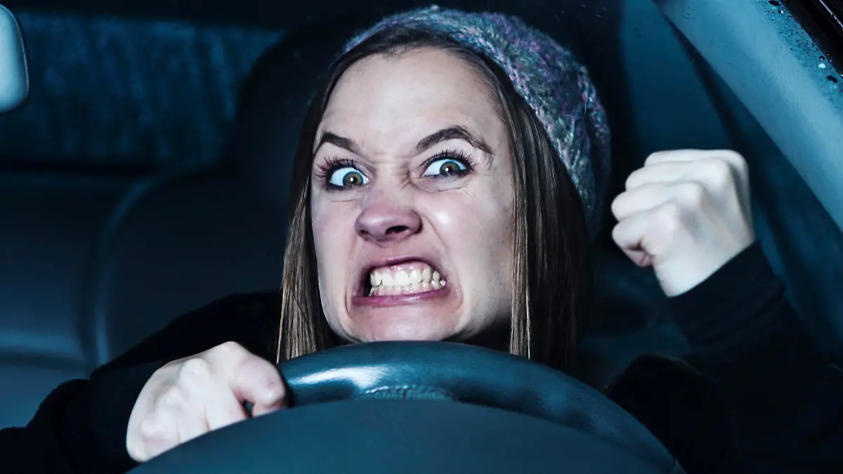8 Dinge, die Menschen kennen, die im Auto gerne ausflippen Ja, Himmel A**** und Zwirn!