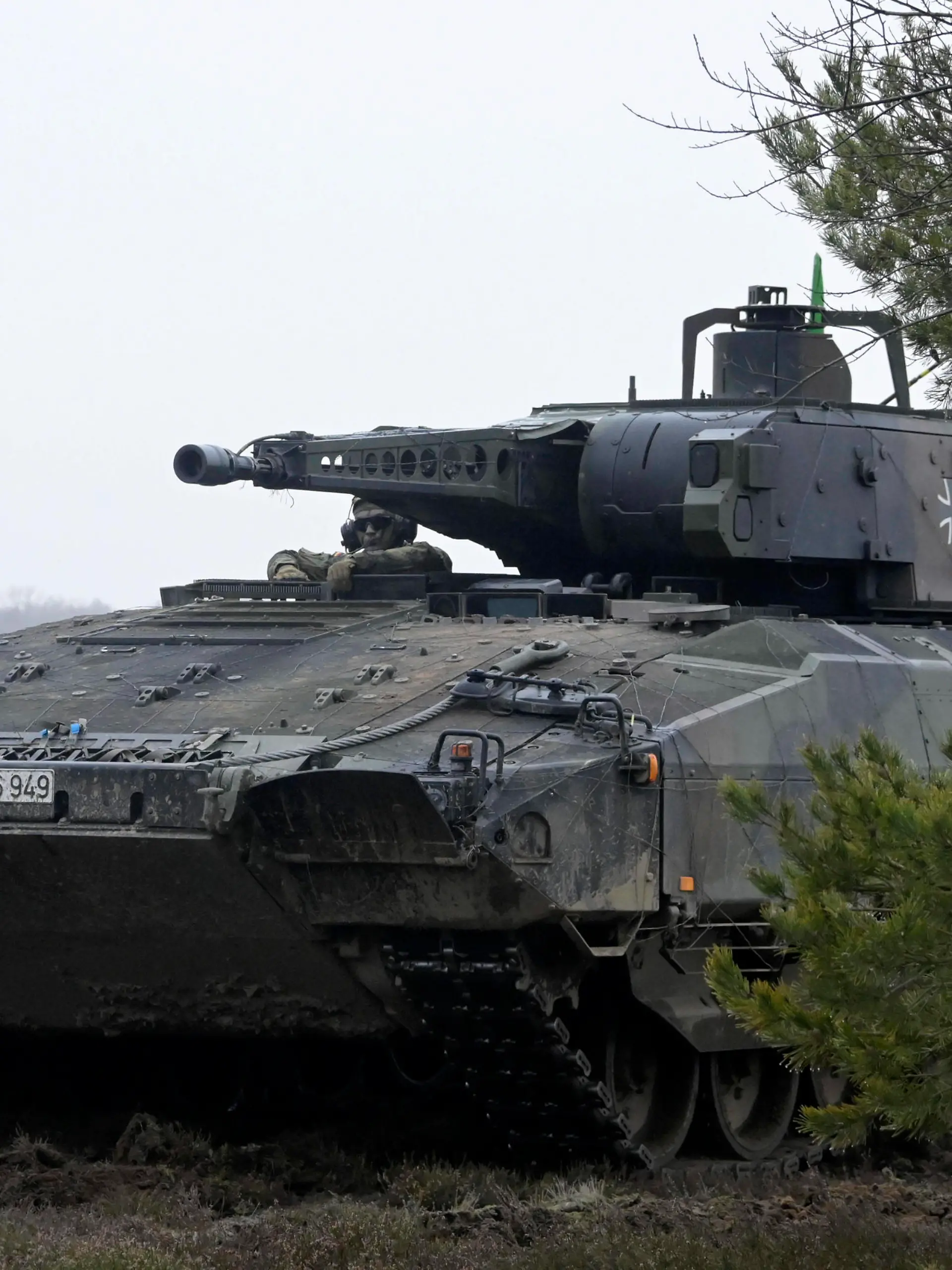 Der Schützenpanzer Puma bei Schießübungen anlässlich des ersten Truppenbesuchs vom Bundesminister der Verteidigung Boris Pistorius auf dem Truppenübungsplatz Altengrabow. Möckern, 26.01.2023 *** The infantry fighting vehicle Puma during firing exercises on the occasion of the first visit of the Federal Minister of Defense Boris Pistorius to the military training area Altengrabow Möckern, 26 01 2023 Foto:xF.xKernx/xFuturexImage