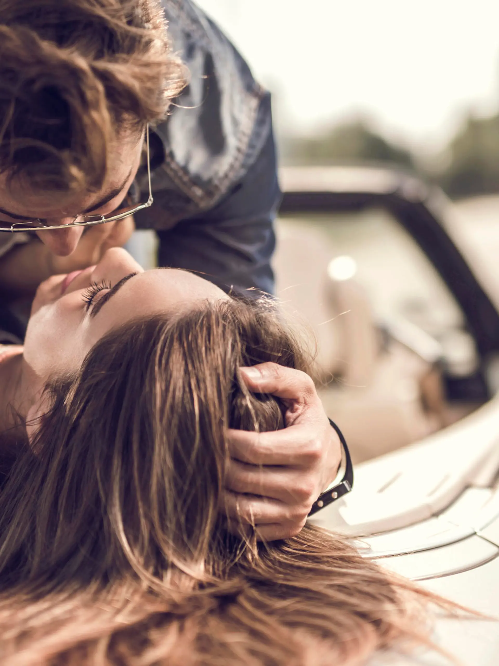 Sex im Auto ist sexy, aber in der Regel nicht besonders bequem. Mit unseren Tipps wird Sex im Auto allerdings zum Erlebnis. Probiert es aus.