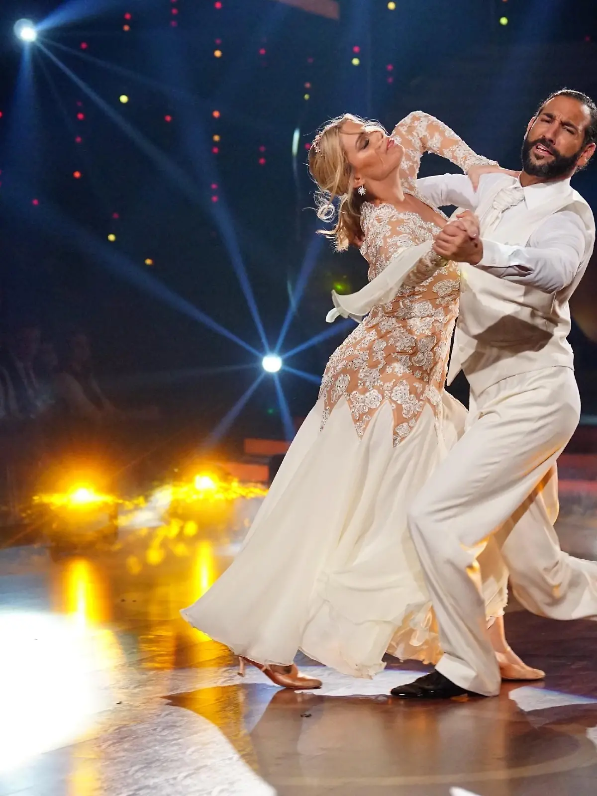 Angelina Kirsch und Massimo Sinató           Verwendung der Bilder für Online-Medien ausschließlich mit folgender Verlinkung:"Alle Infos zu "Let´s Dance" im Special bei RTL.de: http://www.rtl.de/cms/sendungen/lets-dance.html