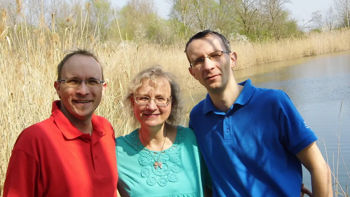 Die Kandidaten Heiko (r.) und Guido (l.) mit ihrer Mutter Sigrid.