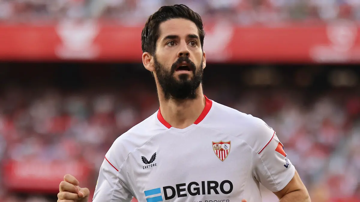 FILE - Sevilla's Isco Alarcon during a Spanish La Liga soccer match between Sevilla and Rayo Vallecano at the Ramon Sanchez-Pizjuan stadium in Sevilla, Spain, Oct. 29, 2022. Former Real Madrid star Isco Alarcon’s surpise move to Union Berlin was called off just before completion Tuesday, Jan. 31, 2023 with club and player representatives each accusing the other of collapsing the deal. (AP Photo/Jose Luis Contreras Navarro, File)