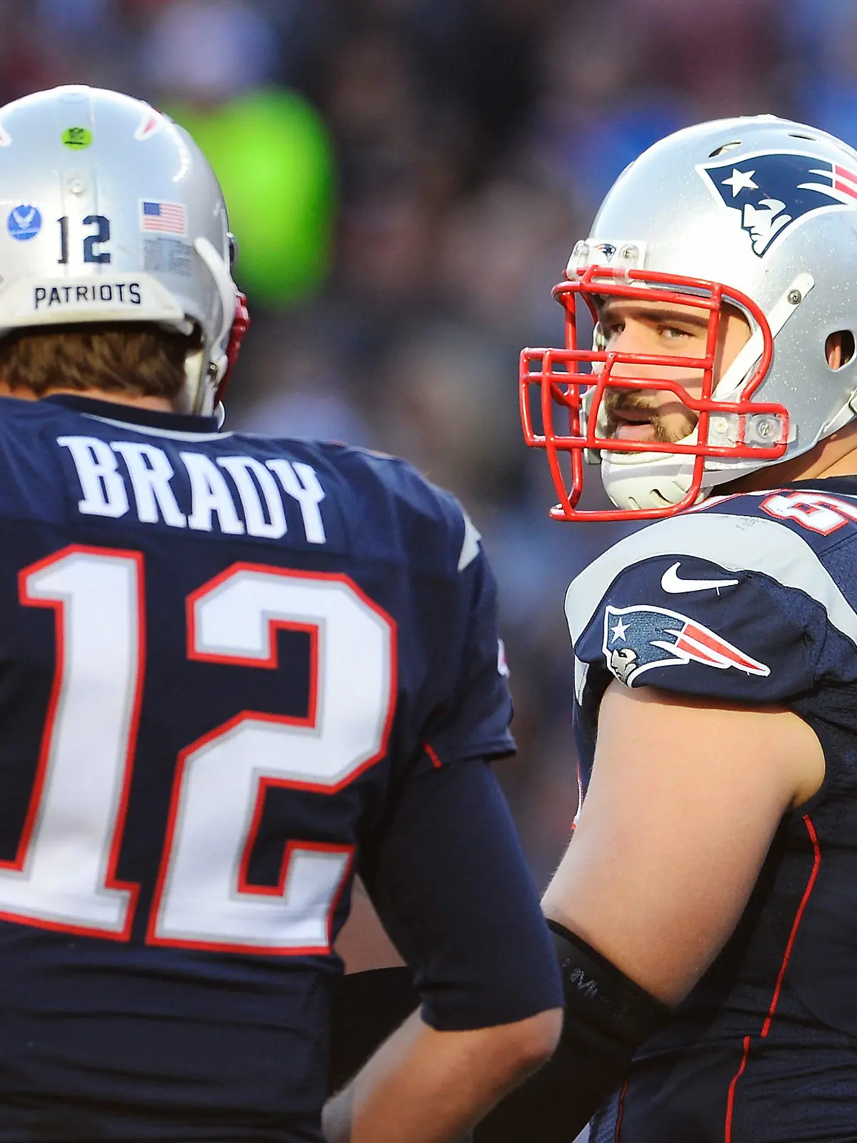 (File) New England Patriots tackle Sebastian Vollmer of Germany (R) talks with New England Patriots quarterback Tom Brady (L) before a play during the first half of the NFL American football game between the Detroit Lions and the New England Patriots at Gillette Stadium in Foxborough, Massachusetts, USA, 23 November 2014. EPA/CJ GUNTHER (zu dpa «NFL-Profi Vollmer: «Der momentan wohl gigantischste Deutsche»» am 29.01.2015) +++(c) dpa - Bildfunk+++