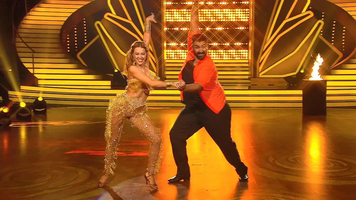 Schüttel-Spaß mit Faisal Kawusi und Oana Nechiti Let's Dance 2017: 4. Liveshow
