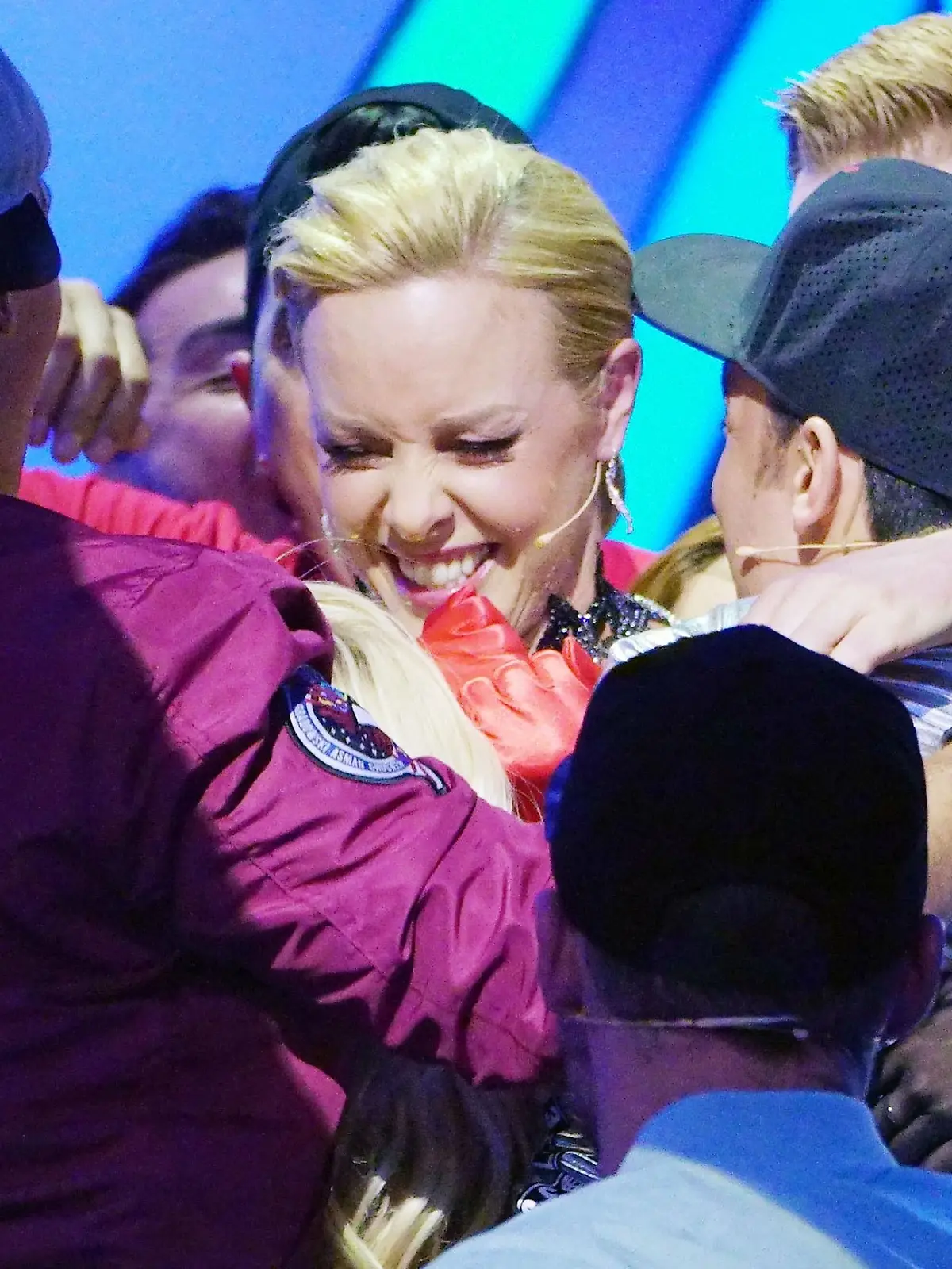 Isabel Edvardsson lüftet am Ende der Sendung ein süßes Geheimnis. Sie ist schwanger und hört deshalb ab sofort bei "Let´s Dance" auf. Ab der nächsten Sendung tanzt Sarah Latton mit Maximilian Arland. 


Verwendung der Bilder für Online-Medien ausschließlich mit folgender Verlinkung:"Alle Infos zu "Let´s Dance" im Special bei RTL.de: http://www.rtl.de/cms/sendungen/lets-dance.html
