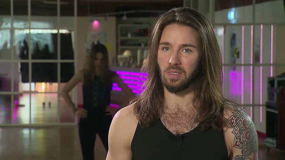Fußverletzung! Wie geht es Musiker Gil Ofarim nach Show 3? Der Musiker hat Schmerzen