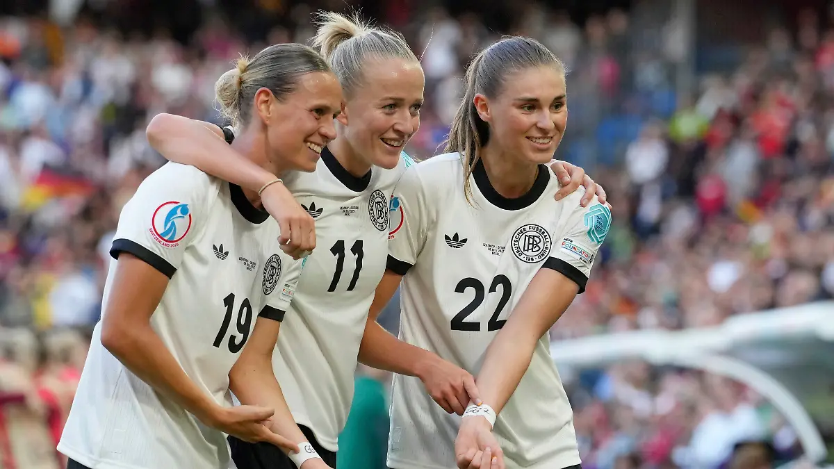 Klara Bühl, Lea Schüller und Jule Brand wollen auch gegen Schweden wieder jubeln.