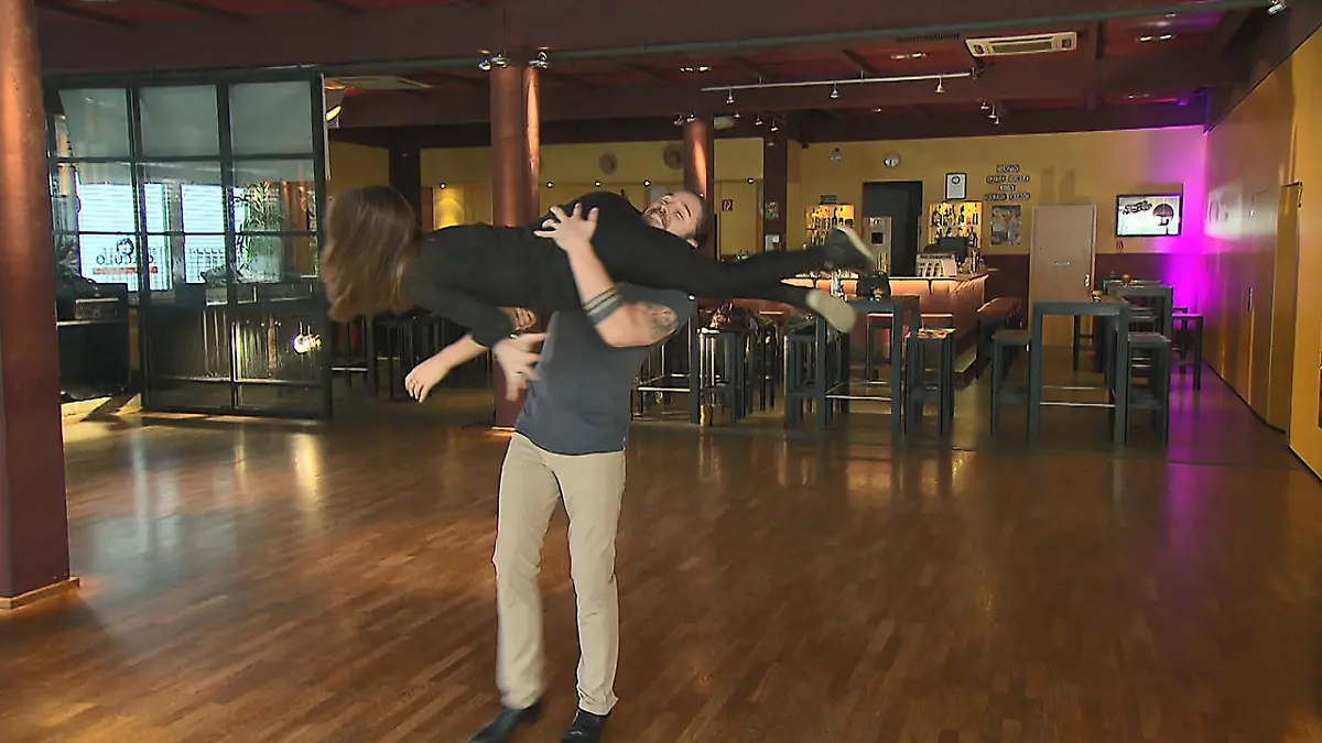 Gil Ofarim: "Da hatte ich ihren Po im Gesicht" Exklusives Video aus den "Let's Dance"-Proben