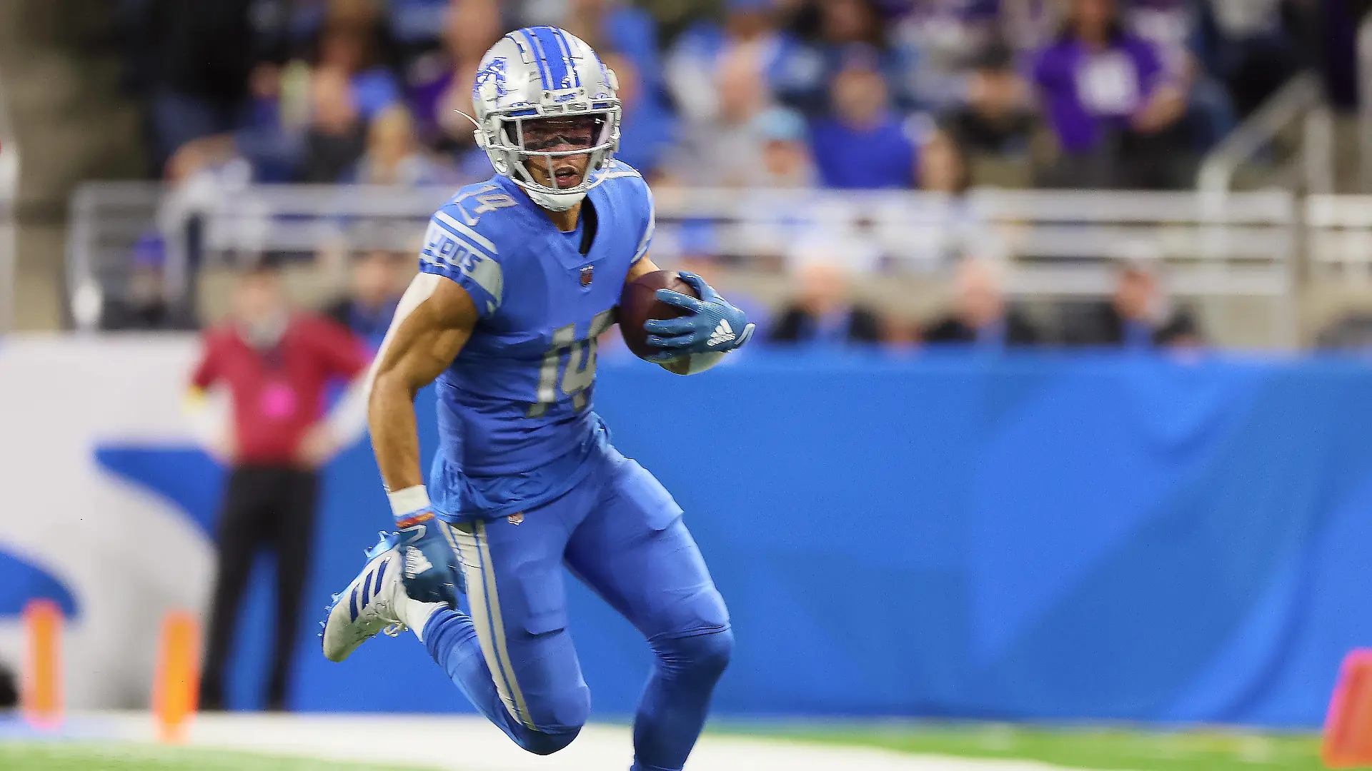 Detroit Lions vs Minnesota Vikings Detroit Lions wide receiver Amon-Ra St. Brown 14 carries the ball for yardage during an NFL, American Football Herren, USA football game between the Detroit Lions and the Minnesota Vikings in Detroit, Michigan USA, on Sunday, December 11, 2022. Detroit Michigan United States PUBLICATIONxNOTxINxFRA Copyright: xAmyxLemusx originalFilename:lemus-detroitl221211_npZge.jpg 