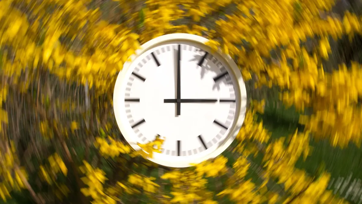 So merken Sie sich die Zeitumstellung garantiert! Länger schlafen oder früher aufstehen?