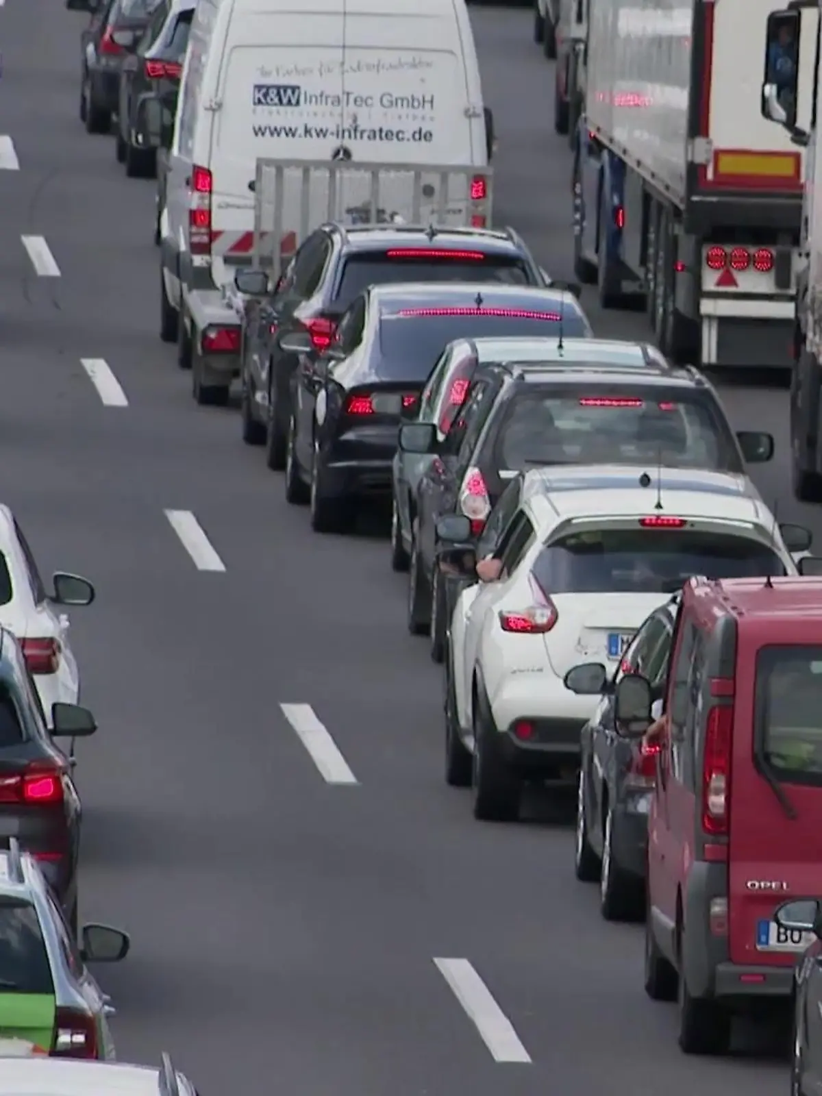 Bild zu: "Güterverkehr soll verlagert werden"