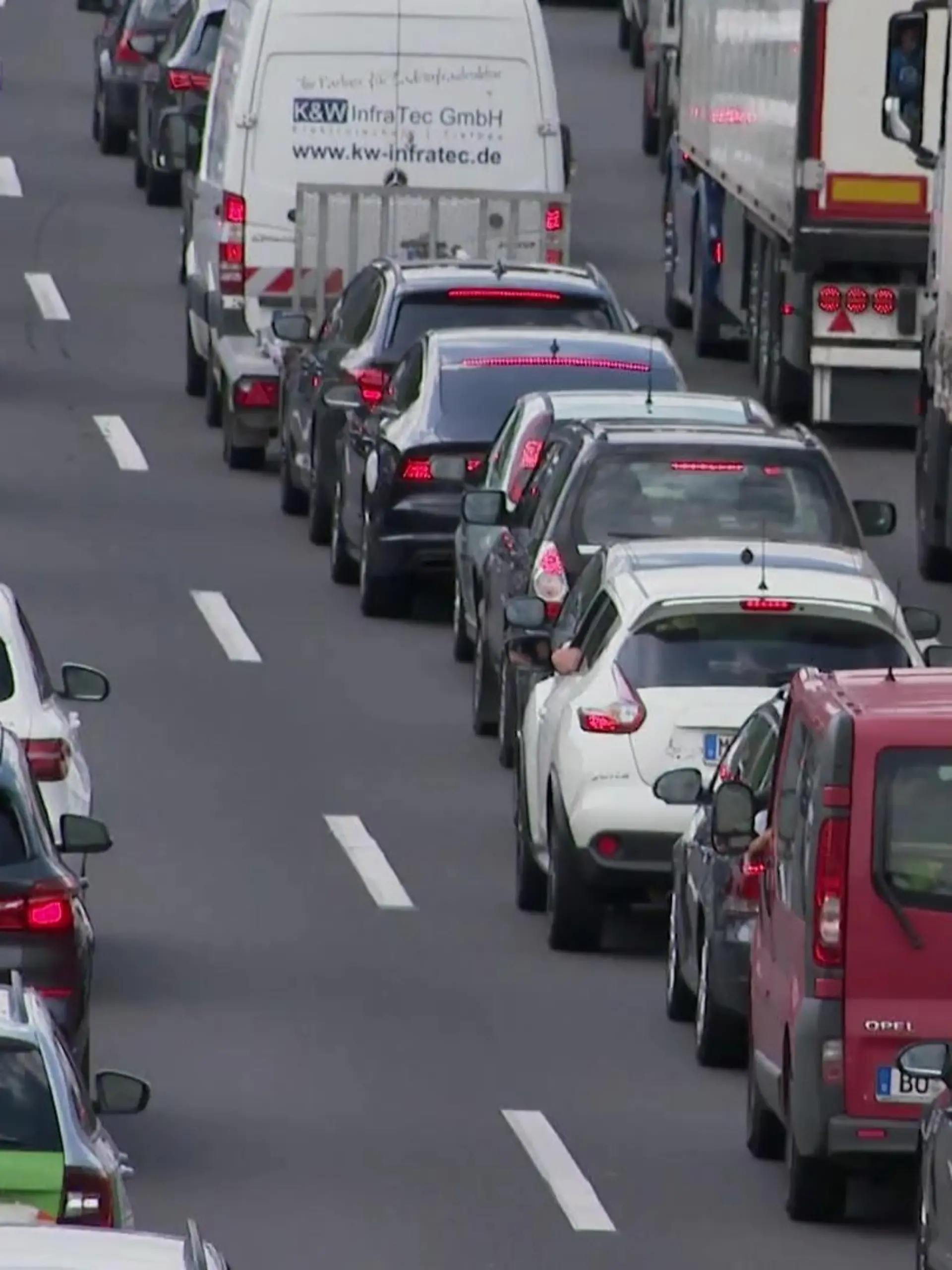 Bild zu: "Güterverkehr soll verlagert werden"