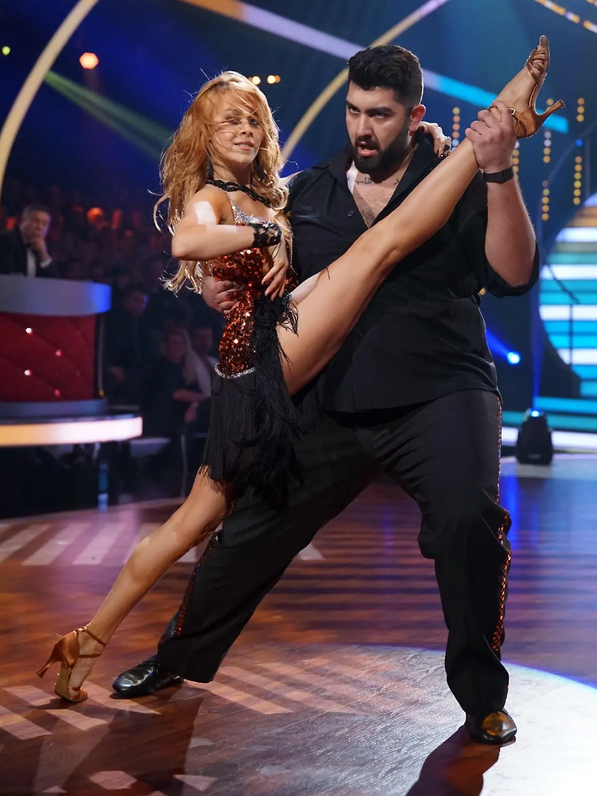 Faisal Kawusi und Oana Nechiti tanzen bei "Let's Dance".