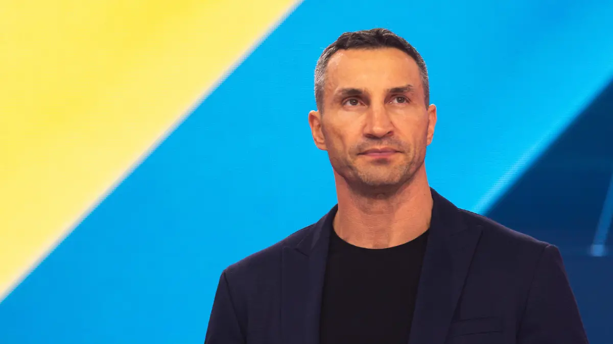 Digital X Special In Cologne - Day 2 Wladimir Klitschko is seen speaking during the second day on the stage of digital X special event, a leading Europe digitization events in Cologne, Germany on September 14, 2022 cologne Germany PUBLICATIONxNOTxINxFRA Copyright: xYingxTangx originalFilename: tang-notitle220914_nphkc.jpg