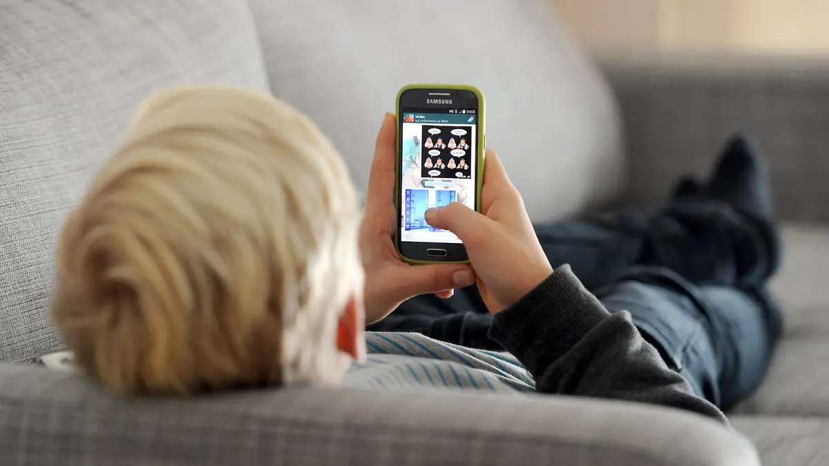Was machen Jugendliche eigentlich mit ihrem Smartphone? Erwachsene wollen wissen: