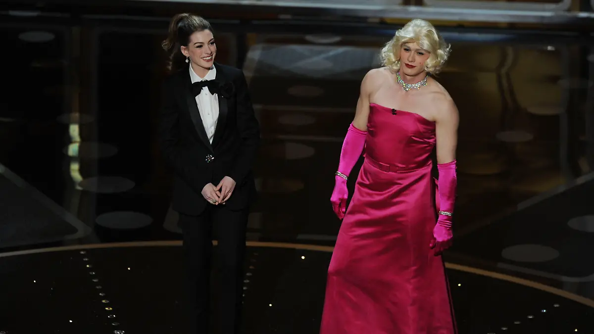 HOLLYWOOD, CA - FEBRUARY 27: Hosts Anne Hathaway and James Franco perform onstage during the 83rd Annual Academy Awards held at the Kodak Theatre on February 27, 2011 in Hollywood, California. (Photo by Kevin Winter/Getty Images)