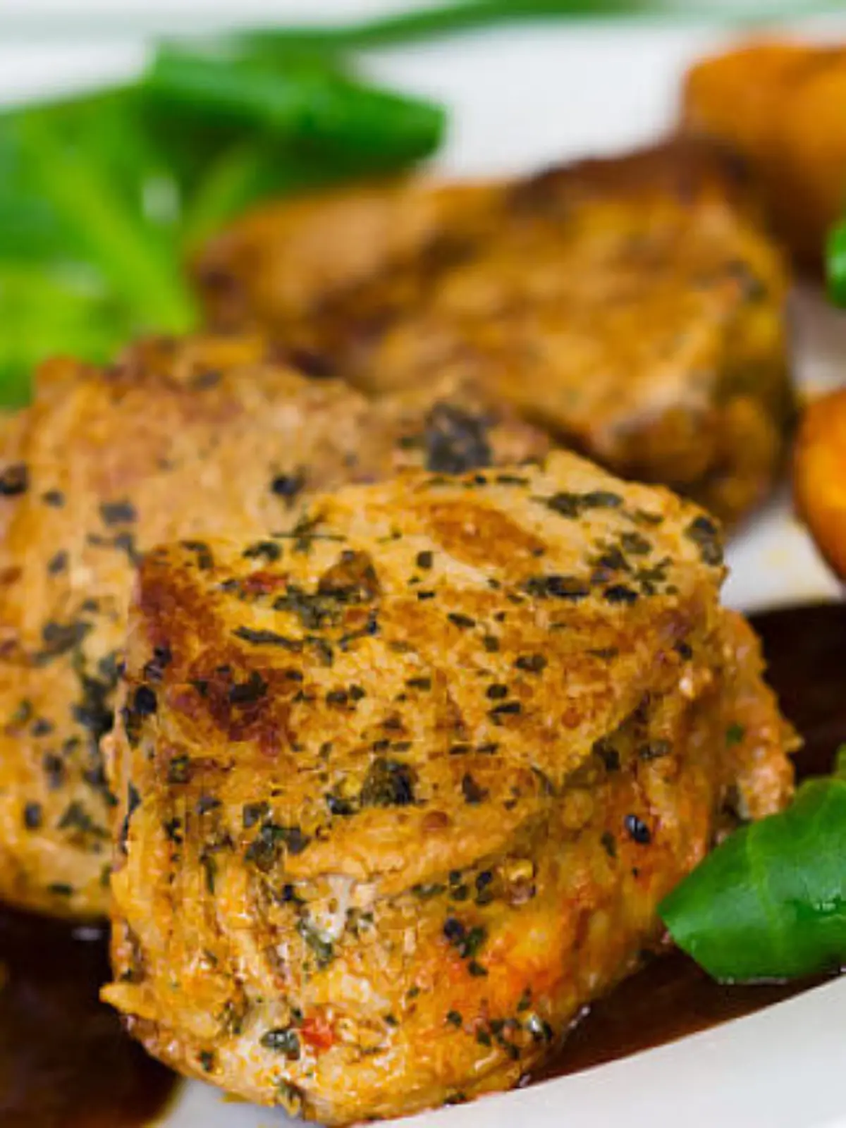 Bild zu: "Schweinefilet mit Karotten und Kartoffelstroh "