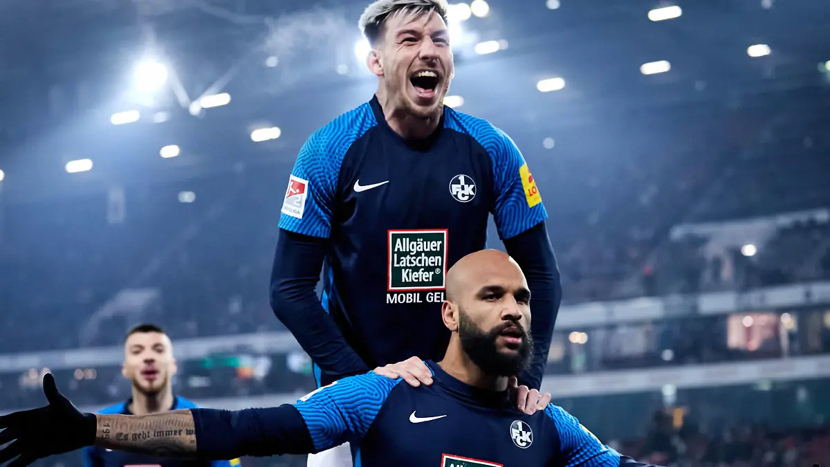 Die Freude ist riesig ueber das 1:2 von Terrence Boyd 1.FC Kaiserslautern 13 Sturm, Angriff in der 66 Spielminute. Kaiserslautern fuehrt mit zwei Toren. Daniel Hanslik 1.FC Kaiserslautern 19 Sturm, Angriff, Kenny Prince Redondo 1.FC Kaiserslautern 11 Mittelfeld, Philipp Klement 1.FC Kaiserslautern 10 Mittelfeld Hannover 96 vs. 1.FC Kaiserslautern, Fussball, 2. Bundesliga, 18. Spieltag, Saison 2022/2023, 28.01.2023 DFL REGULATIONS PROHIBIT ANY USE OF PHOTOGRAPHS AS IMAGE SEQUENCES AND/OR QUASI-VIDEO Hannover 96 vs. 1.FC Kaiserslautern, Fussball, 2. Bundesliga, 18. Spieltag, Saison 2022/2023, 28.01.2023 Hannover *** The joy is huge over the 1 2 of Terrence Boyd 1 FC Kaiserslautern 13 forward, attack in the 66 minute of play Kaiserslautern leads by two goals Daniel Hanslik 1 FC Kaiserslautern 19 forward, attack, Kenny Prince Redondo 1 FC Kaiserslautern 11 midfield, Philipp Klement 1 FC Kaiserslautern 10 midfield Hannover 96 vs 1 FC Kaiserslautern, Football, 2 Bundesliga, 18 Matchday, Season 2022 2023, 28 01 2023 DFL REGULATES PROHIBIT ANY USE OF PHOTOGRAPHS AS IMAGE SEQUENCES AND OR QUASI VIDEO Hannover 96 vs 1 FC Kaiserslautern, Football, 2 Bundesliga, 18 Matchday, Season 2022 2023, 28 01 2023 Hannover Copyright: xEibner-Pressefoto/StephaniexZerbex EP_EER