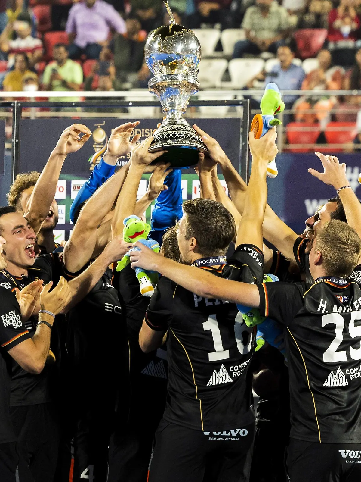 BHUBANESWAR - The players of Germany celebrate the world title after winning 5-4 in the shoot-outs against Belgium during the final of the Hockey World Cup in India. ANP WILLEM VERNES netherlands out - belgium out Bhubaneswar xVIxxIVx *** BHUBANESWAR The players of Germany celebrate the world title after winning 5 4 in the shoot outs against Belgium during the final of the Hockey World Cup in India ANP WILLEM VERNES netherlands out belgium out Bhubaneswar xVIxxIVx 461771017 originalFilename: 0201149058st.jpg