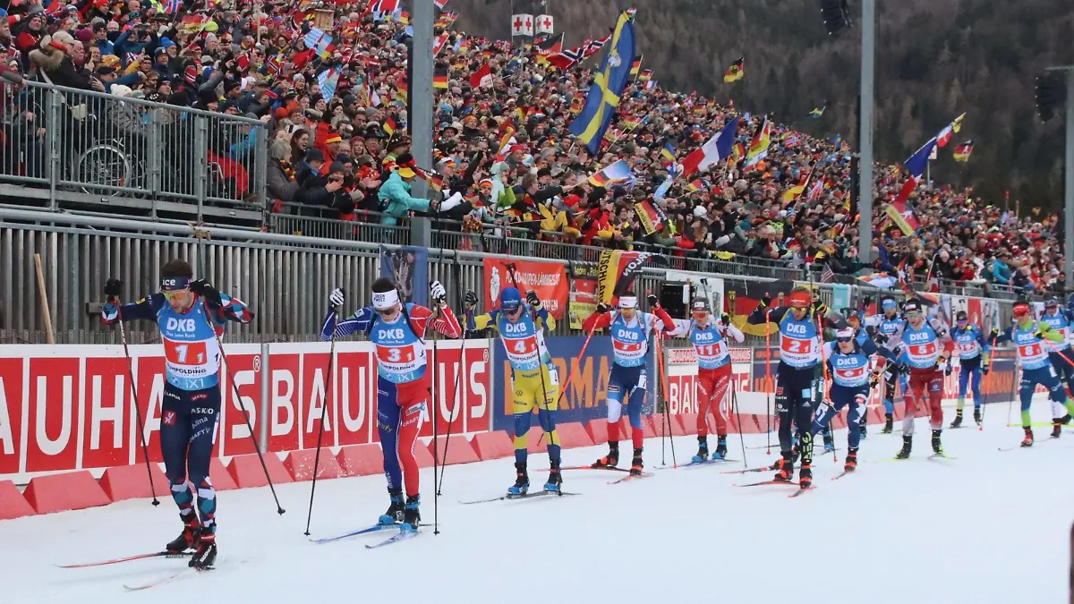 IBU Worldcup Biathlon Ruhpolding 2023, 13.01.2023 Biathlon, IBU Worldcup Biathlon Ruhpolding 2023, 13.01.2023, Staffel Herren Bild: Staffel Start vor Publikum *** IBU Worldcup Biathlon Ruhpolding 2023, 13 01 2023 biathlon, IBU Worldcup Biathlon Ruhpolding 2023, 13 01 2023, relay men picture relay start in front of audience Copyright: xBEAUTIFULxSPORTS/NilsxKoepkex