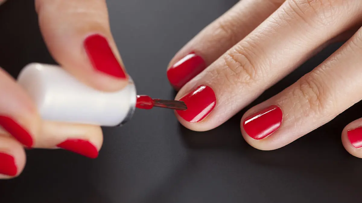 Perfekte Maniküre in fünf Schritten So lackieren Sie Fingernägel wie im Nagelstudio