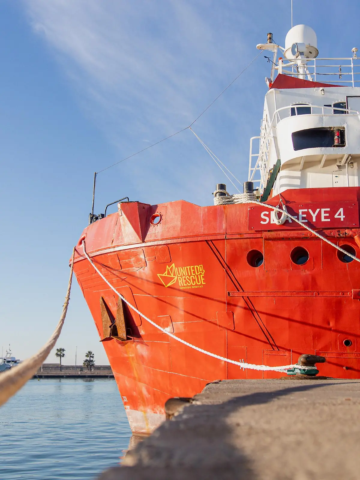 Die Sea Eye 4 im Hafen der spanischen Kleinstadt Burriana.