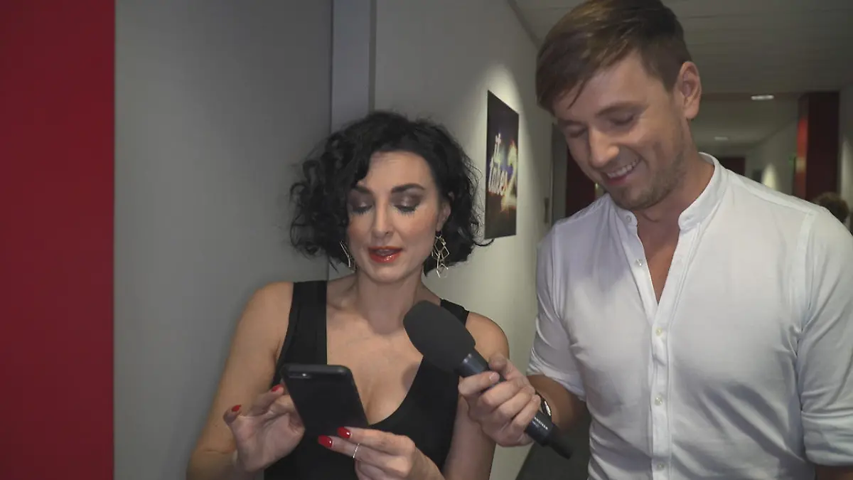 Backstage-Gaudi mit Mimi Fiedler  Die Schauspielerin ist für jeden Spaß zu haben