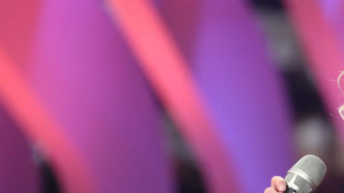 Julie Hall aus Berlin.   Verwendung der Bilder für Online-Medien ausschließlich mit folgender Verlinkung:"Alle Infos zu "Deutschland sucht den Superstar" im Special bei RTL.de: http://www.rtl.de/cms/sendungen/superstar.html