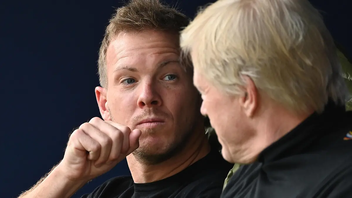 v.li:Trainer Julian NAGELSMANN Bayern Muenchen , Oliver KAHN Vorstandsvorsitzender FCB auf der Bank. Fussball 1. Bundesliga Saison 2022/2023, 11.Spieltag, Spieltag11, TSG 1899 Hoffenheim - FC Bayern Muenchen 0-2 am 22.10.2022,PreZero Arena. *** f li Coach Julian NAGELSMANN Bayern Muenchen , Oliver KAHN Chairman FCB on the bench Football 1 Bundesliga Season 2022 2023, 11 Matchday, Matchday11, TSG 1899 Hoffenheim FC Bayern Muenchen 0 2 on 22 10 2022,PreZero Arena