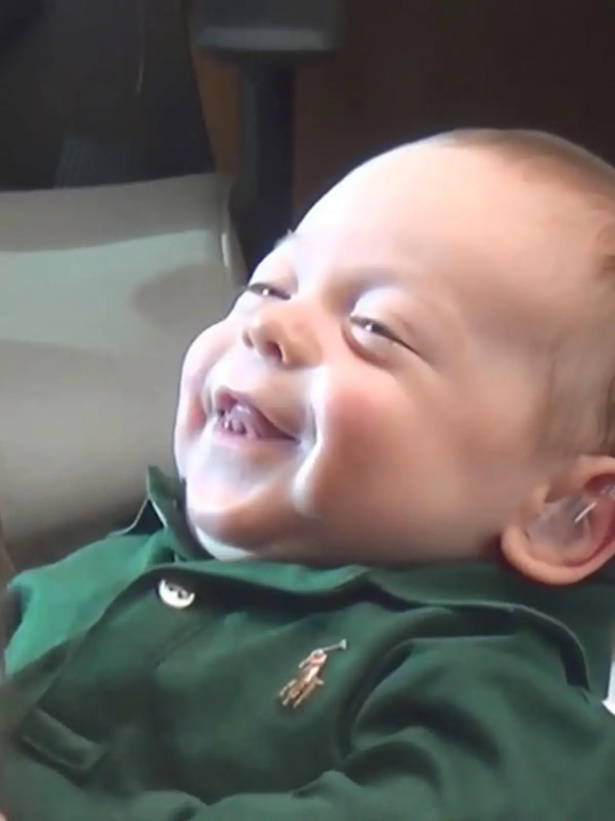 Baby Archer kann hören