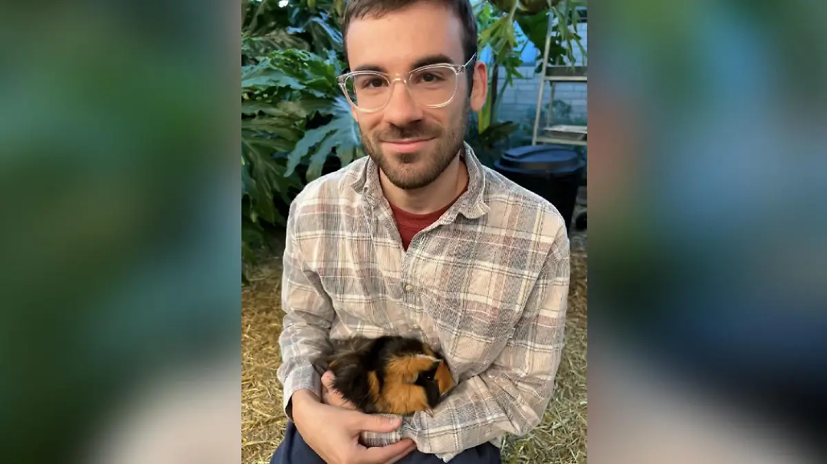 Cid Dwyer und eines seiner Meerschweinchen